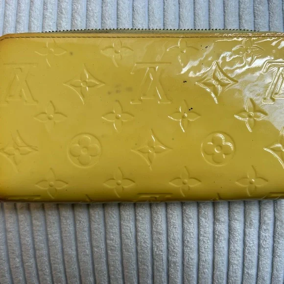 Louis Vuitton Yellow Zip Up Vernis Wallet - Picture 2 of 7